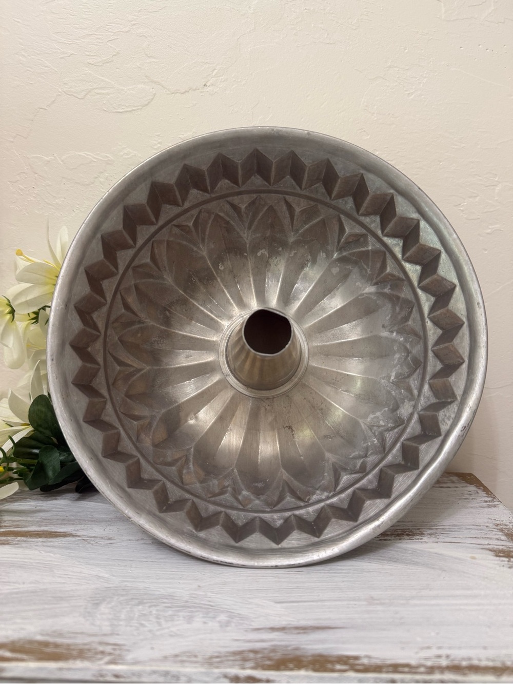 Classic Aluminum Bundt Cake Pan / Jello Mold – Silver
